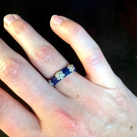 18K bezel set diamond flower ring by Hidalgo. - Picture 1 of 3